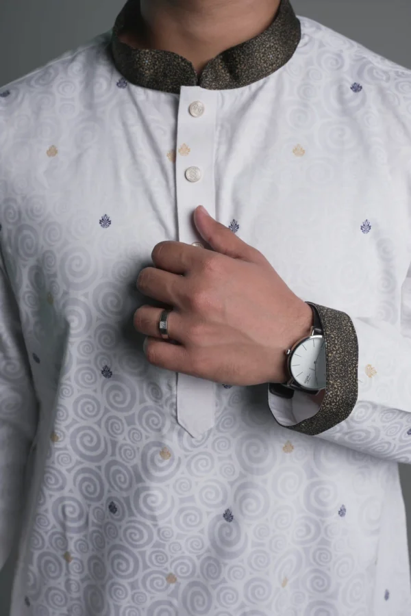 Jacquard Punjabi - White - Crest